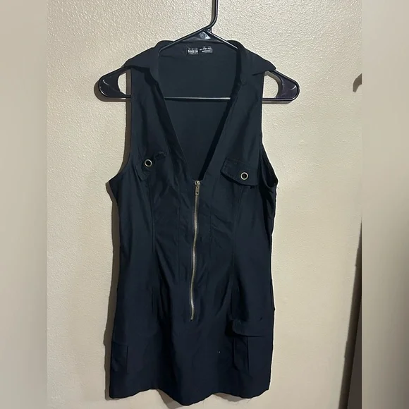 Black L zip up sleeveless dress with shorts - Picture 3 of 5